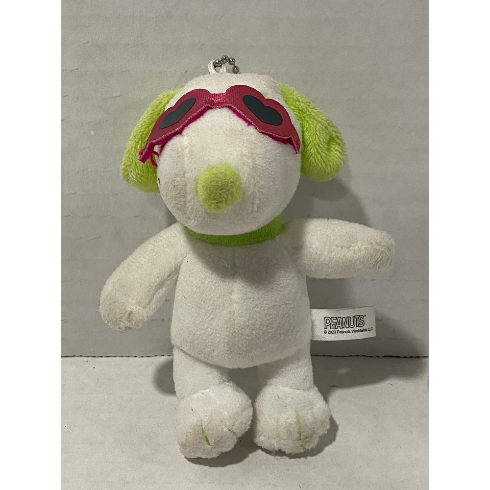 Peanuts Snoopy Plush Keychain 2023 SEGA Heart Sunglasses White Green Small